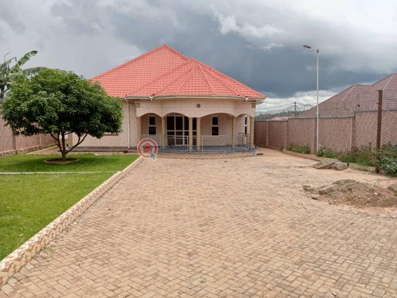 4 bedroom Villa For Sale 30 Kampala Central  - 0