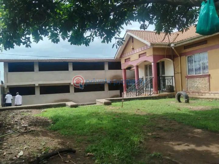 4 bedroom Bungalow For Sale Bweyogerere Wakiso Central - 0