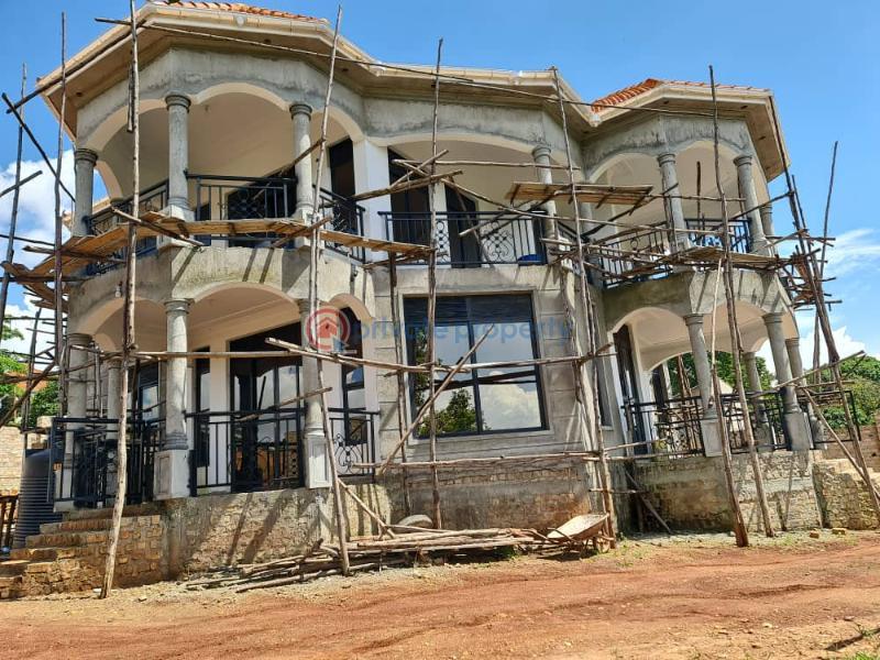 5 bedroom Villa For Sale Bweya Dowe Kampala Central  - 0