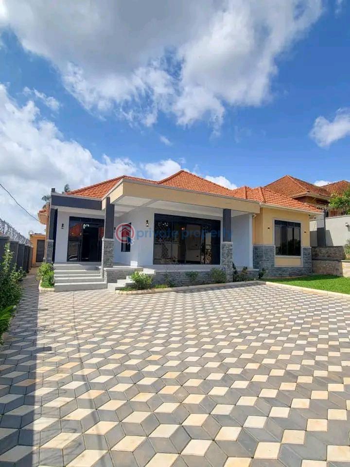4 bedroom Bungalow For Sale Bwebajja Entebbe Road Kampala Central  - 0
