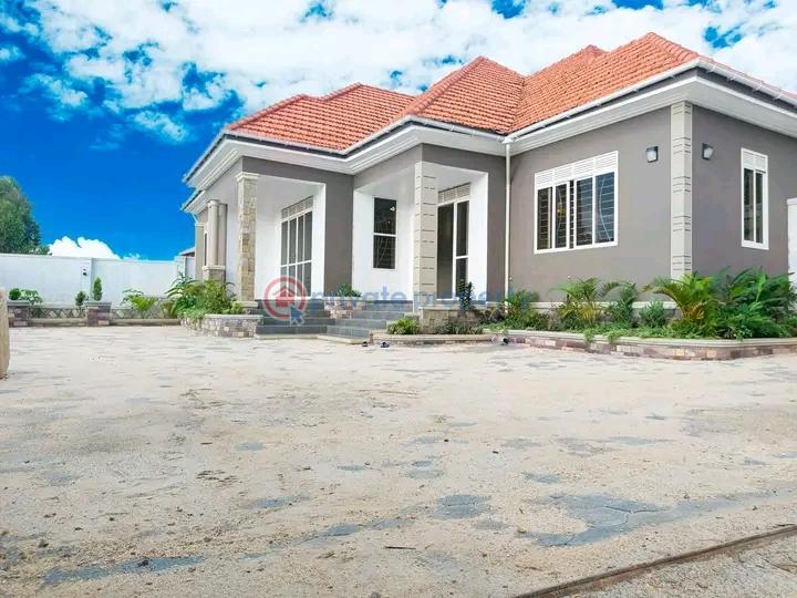 4 bedroom Bungalow For Sale Kira Road Kira Wakiso Central - 0