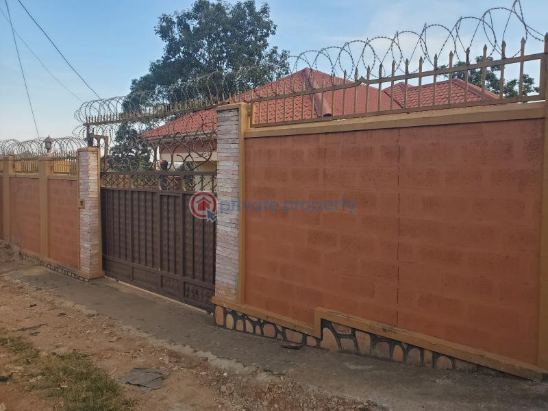 4 bedroom Bungalow For Rent Kikaaya Off Kikaaya Police Station. Kisaasi Kampala Central - 0