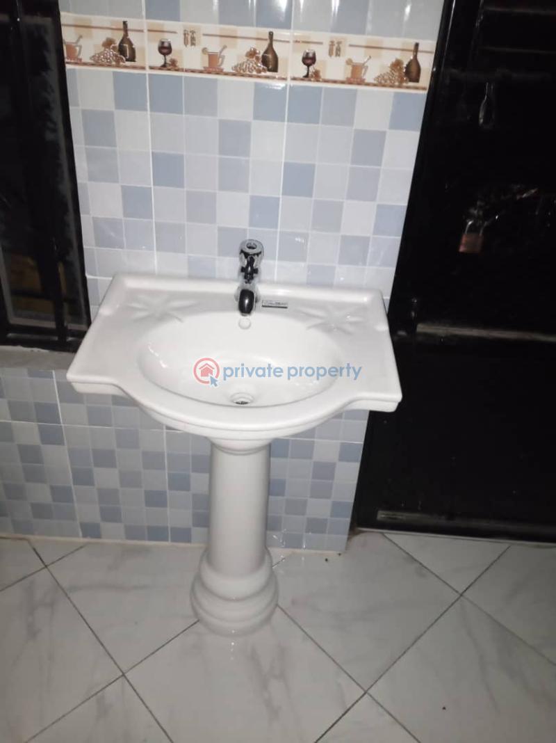 3 bedroom Bungalow For Sale Entebbe Road Wakiso Central - 0